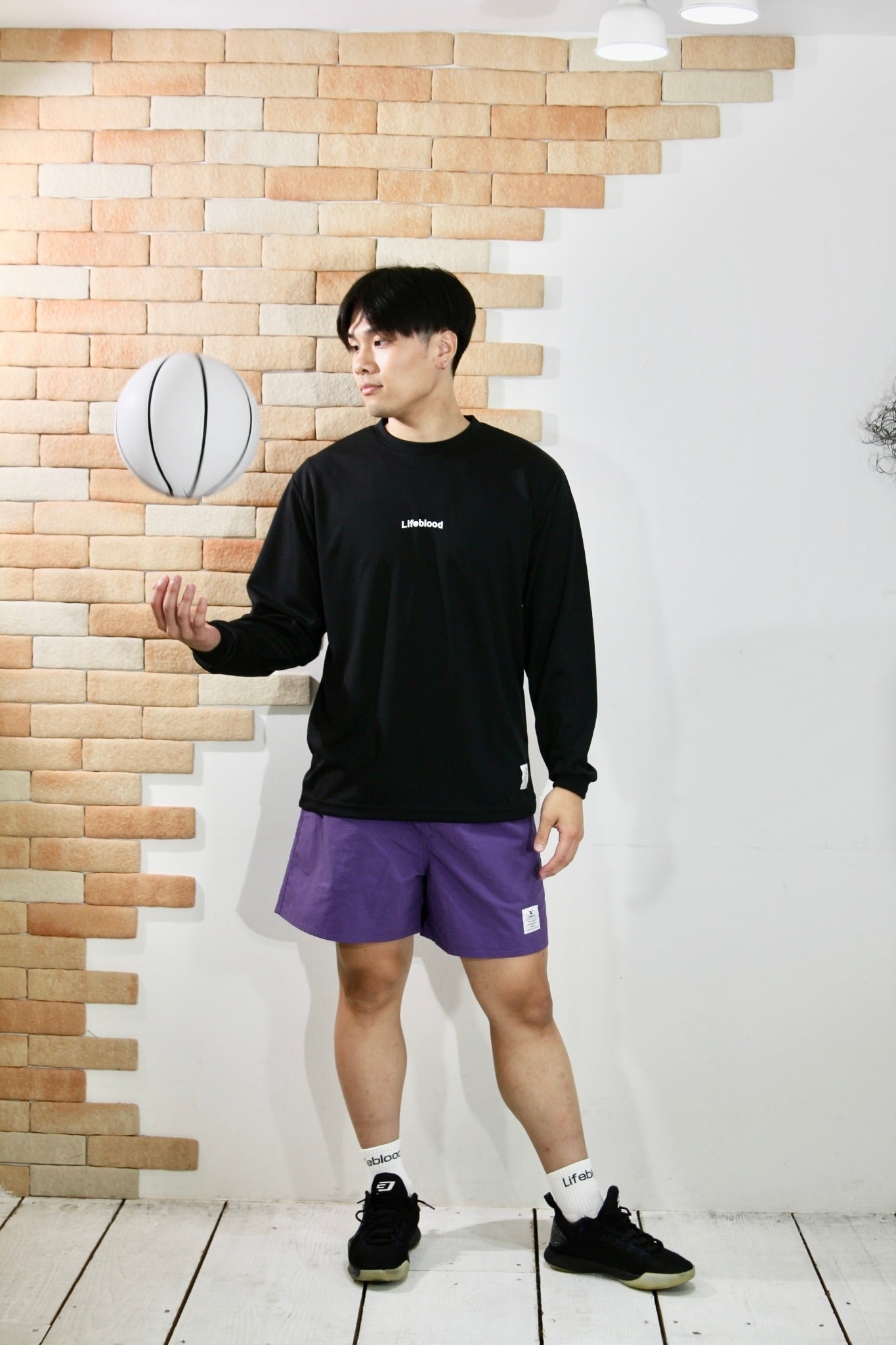 アーチロゴ ロングスリーブTシャツ：ブラック